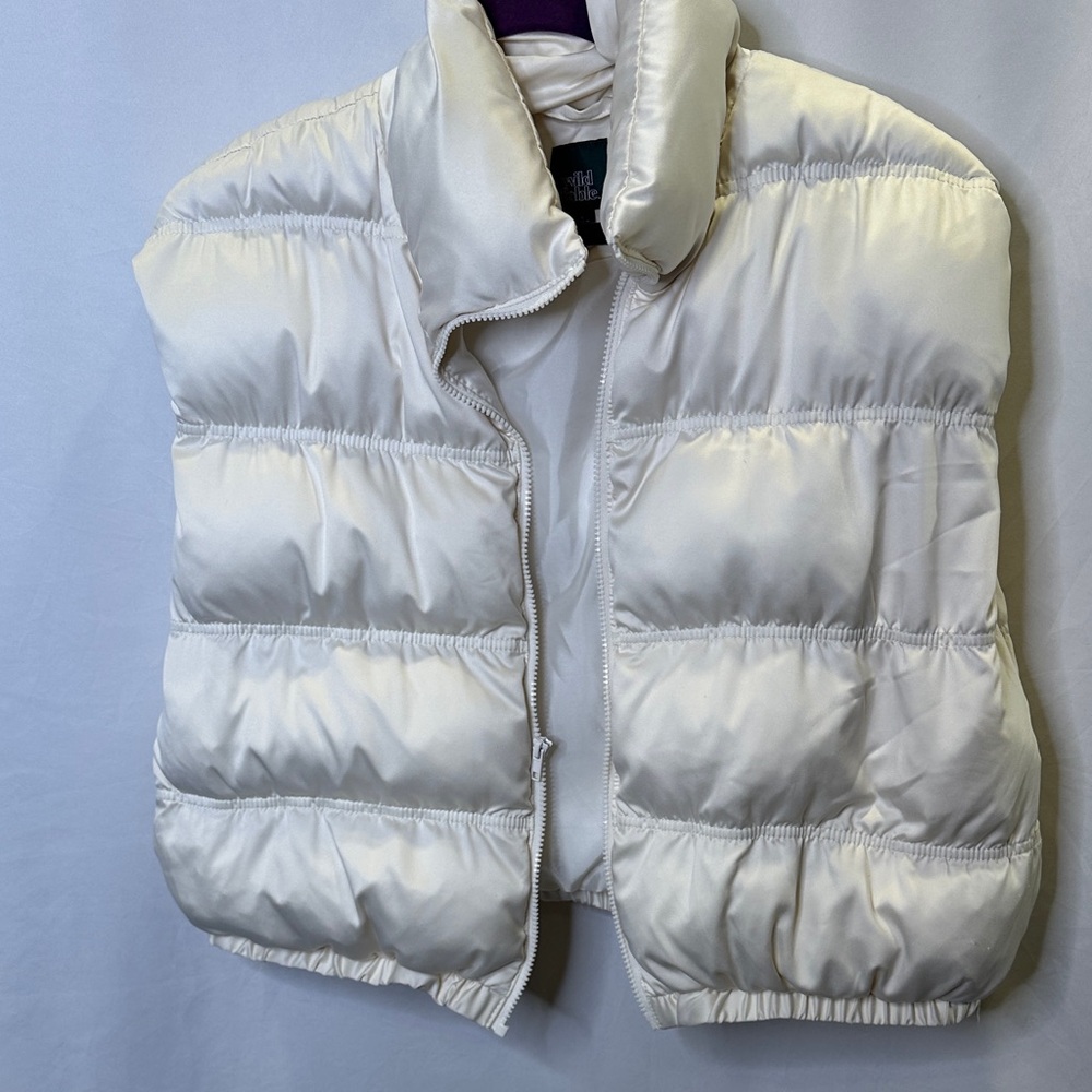 Wild Fable puffy vest in ivory color.  Size L.  Cropped style